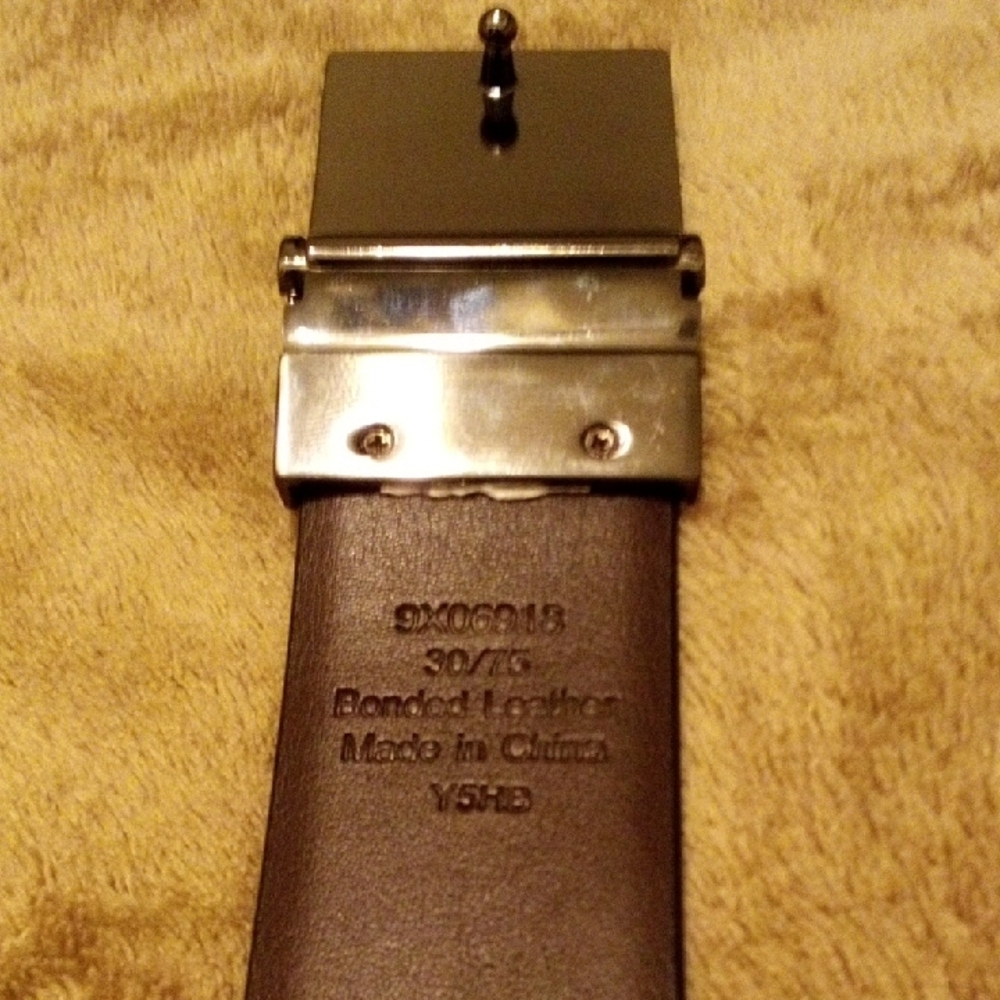 Elegant Black Leather Belt with Silver Buckle - Picture 2 of 4